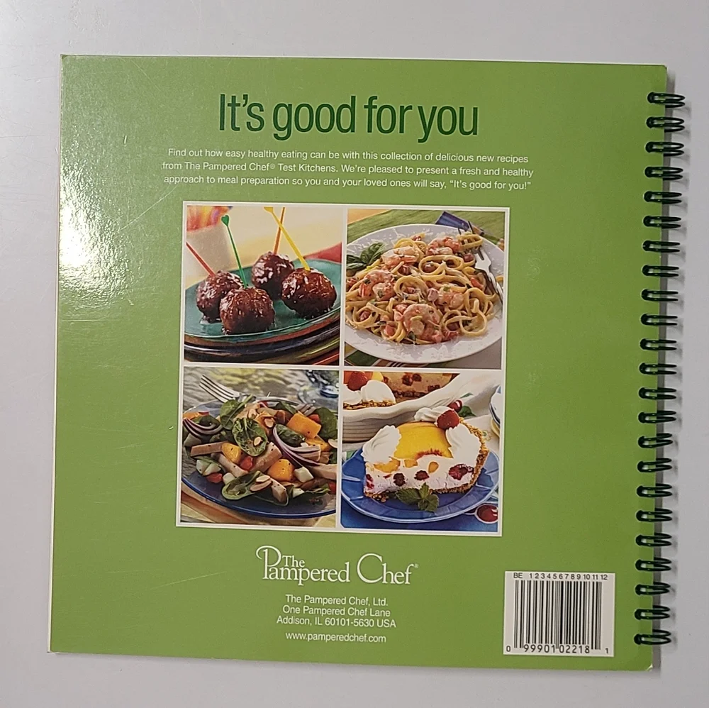 The Pampered Chef Healthy Family Cookbook & Scalloped Canapé Bread Tube Bundle